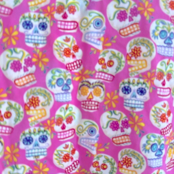 🩷💀 Dia de Los Muertos Sugar Skull scrub top medium - Picture 2 of 6
